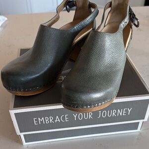 NIB DANSKO Sassy Milled  Stylish Slate Leather Women's Shoes SZ 38 7.5